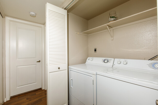 Interior Photo - Sommerset La Costa