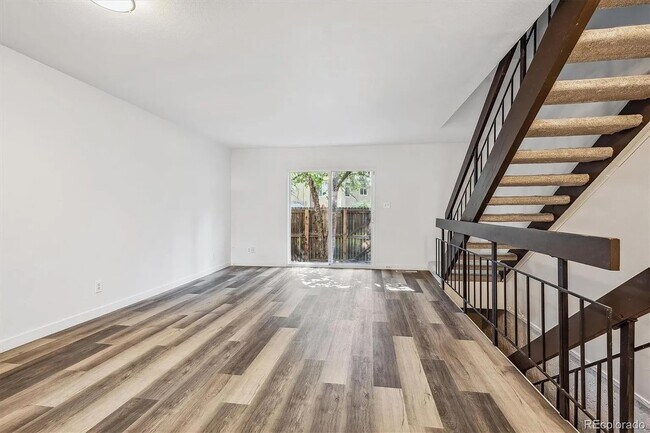Foto del edificio - Updated spacious townhouse in prime location!
