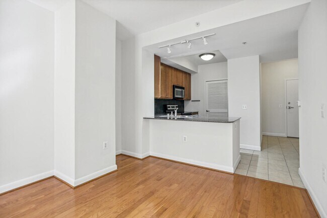 Foto del edificio - Luxurious 1 Bedroom/1 Bath- NW DC
