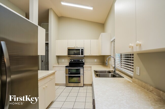 Building Photo - 1506 SE 19th Terrace