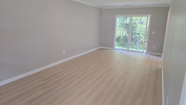 Foto del edificio - 614 Summerhill Dr