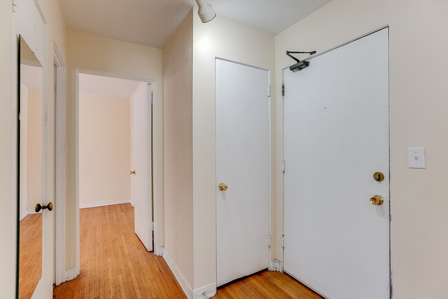 Foto del edificio - 123 W 26th Street Apartments