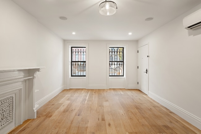 Foto del edificio - 398 Putnam Ave