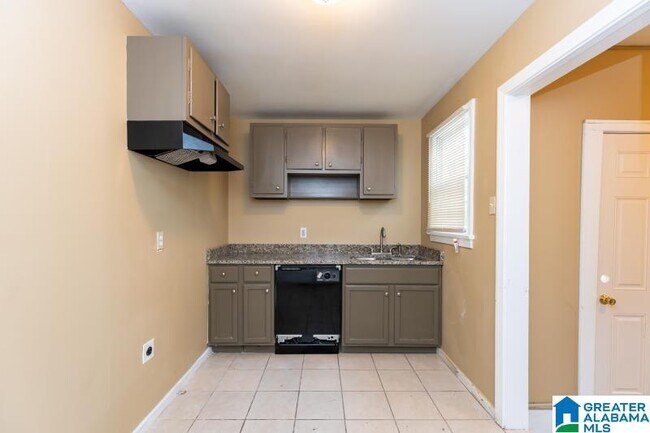Building Photo - 118 E Jones Ct