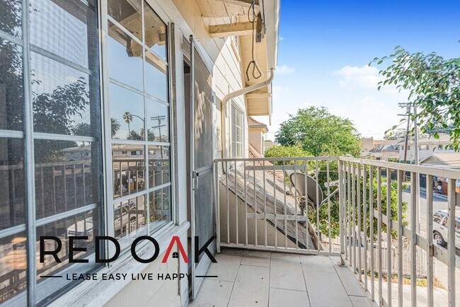 Foto del edificio - Cozy, Sun-Drenched Three Bedroom with Larg...