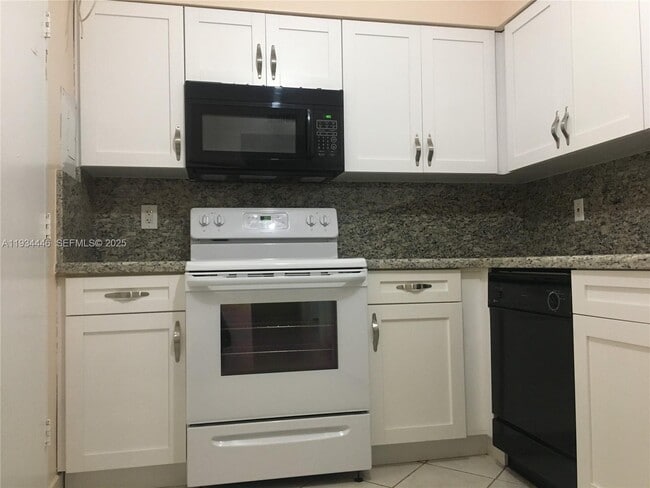 Building Photo - 9225 Collins Ave