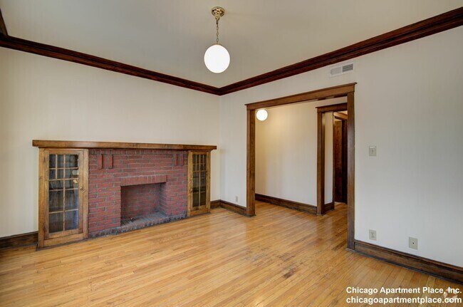 Building Photo - 1336 W Waveland Ave