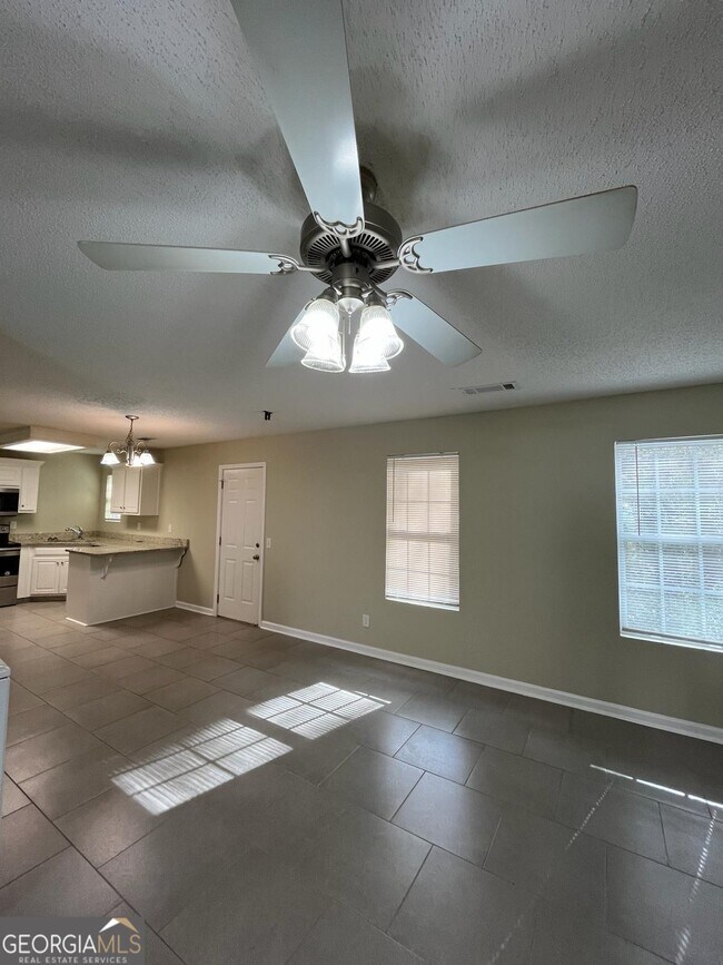 Building Photo - 545 Scrooch Ct