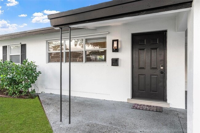 Building Photo - 1472 NE 62nd St