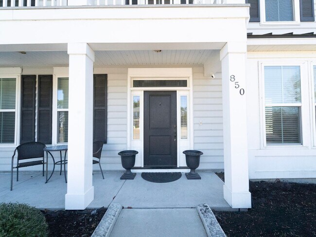 Building Photo - Elegant Richmond Hill Home with Screened Patio & Lagoon Views