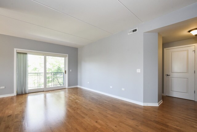 Building Photo - 5588 N Lincoln Ave
