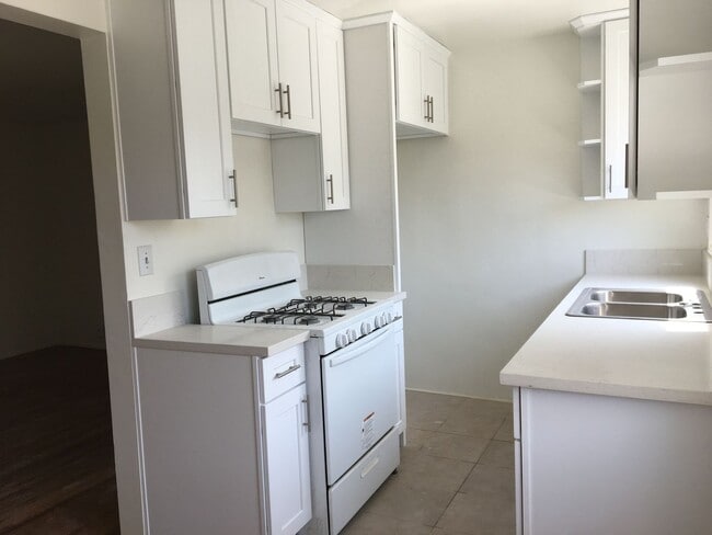 Building Photo - Victory, 1700-1702