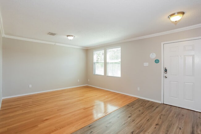 Foto del edificio - 2044 W Grove Ln