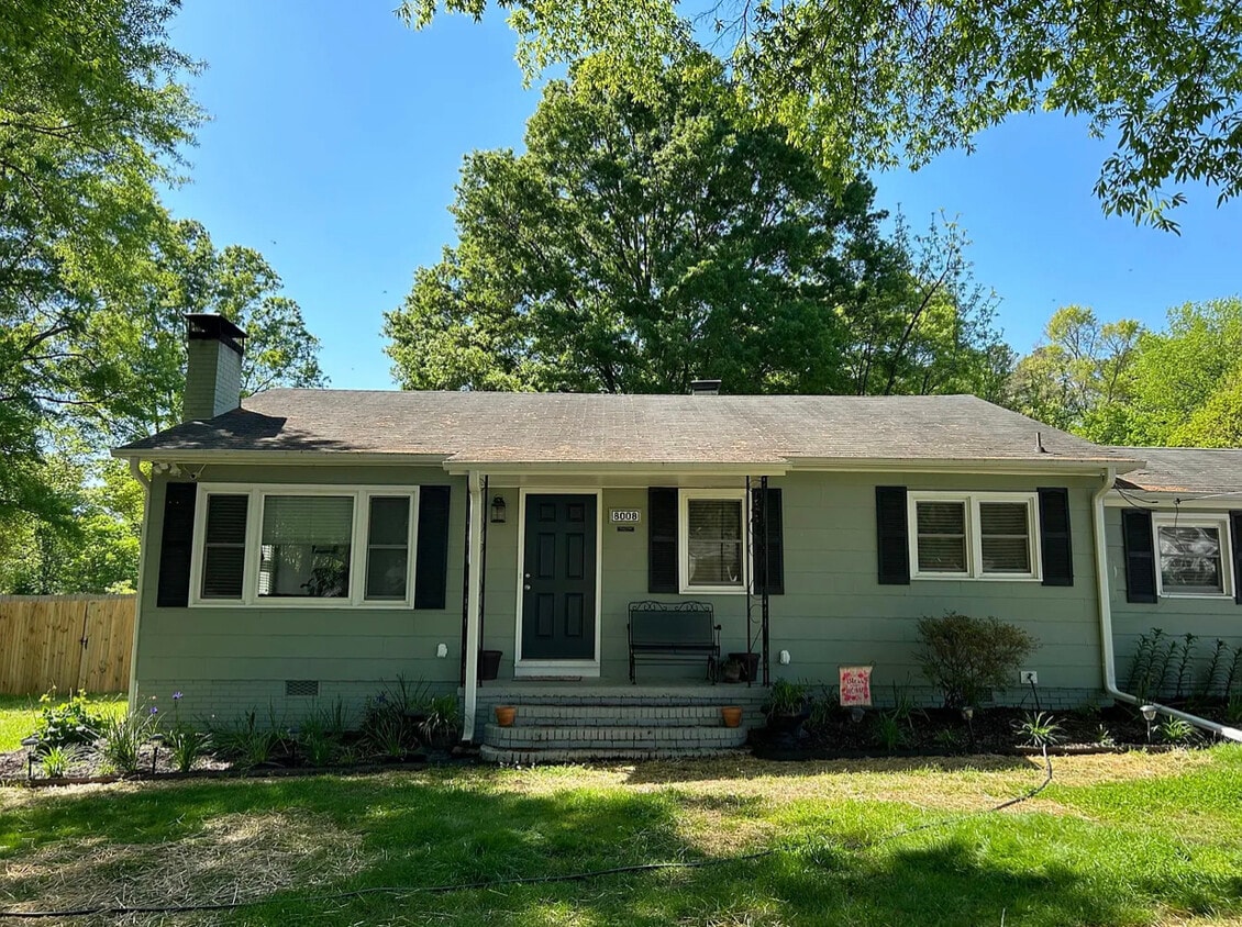Primary Photo - 8008 Chapman St
