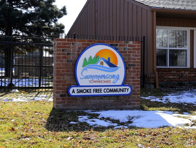 Foto del edificio - Summersong Townhomes