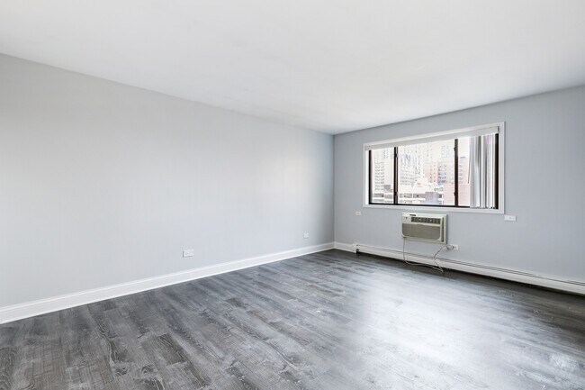 Foto del edificio - 6201 N Kenmore Ave