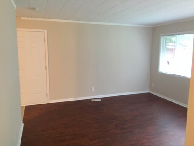 Building Photo - 3659 N BRENTWOOD AVENUE