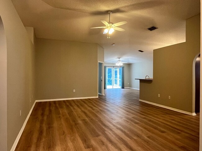 Building Photo - Bay Meadows 3/2 pool home!!!