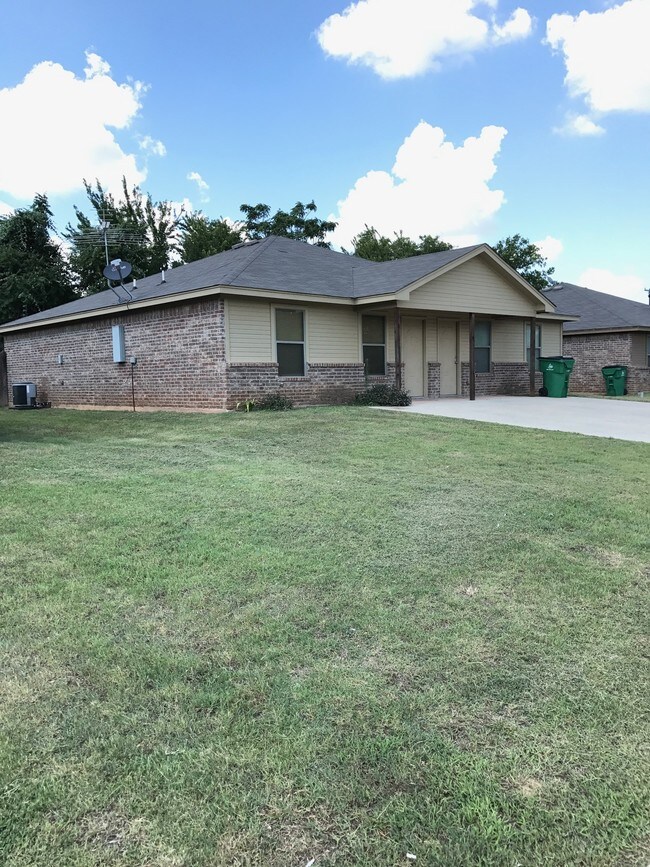 Building Photo - 230 Walnut Bend Rd