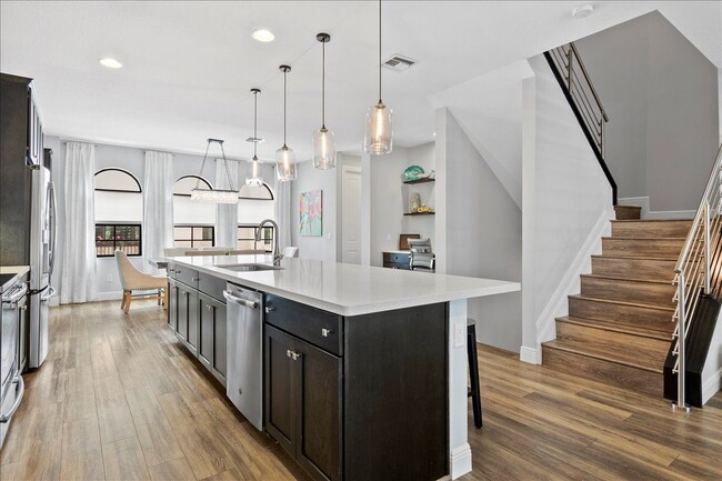 Foto del edificio - 619 Windward Cir S