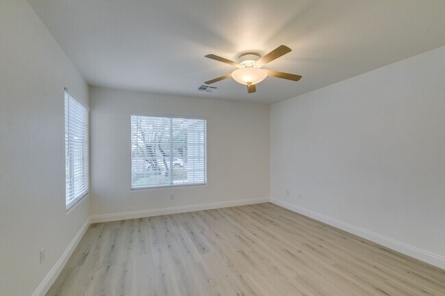 Foto del edificio - 437 Palegold St
