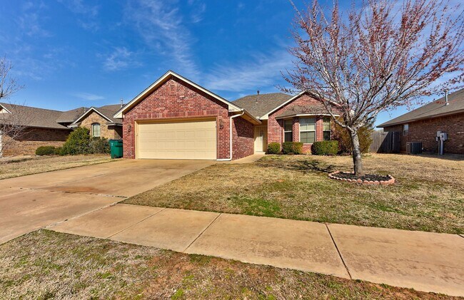 Building Photo - Spacious 3-Bedroom Home in Yukon – Modern ...