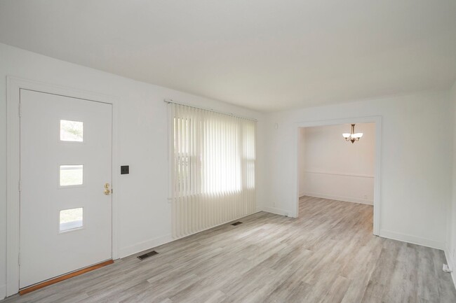 Building Photo - Charming Gallatin Home!