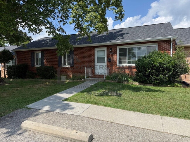 Building Photo - 1103 Lakeview Pl