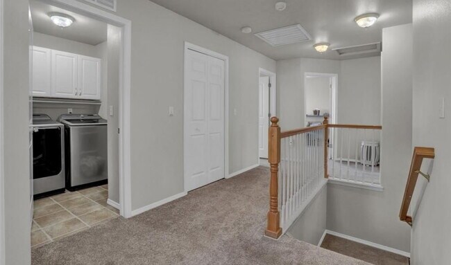 Foto del edificio - 5727 Cross Creek Dr