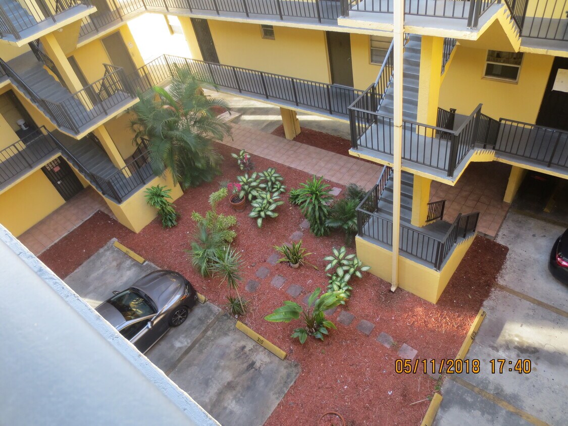 Foto principal - 300 NE 125th St