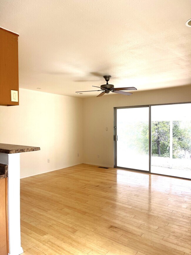 Foto del edificio - 570 Darwin Cir