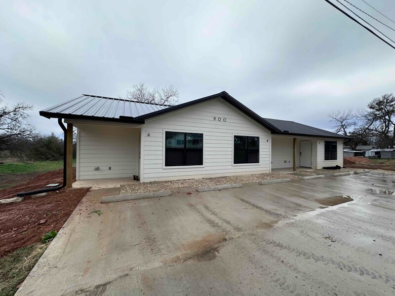 Building Photo - 900 W Highland Ave