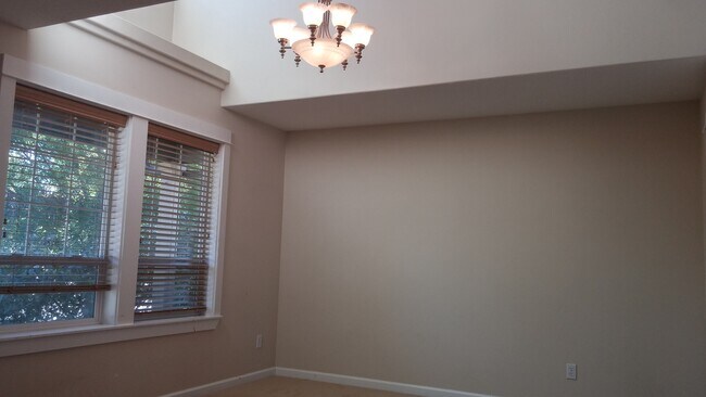 Foto del edificio - VIDEOTOUR: Gorgeous Home on Quiet Culdesac in Dallas. PETS WELCOME