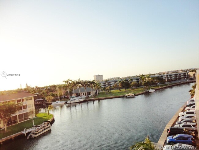 Foto del edificio - 427 Golden Isles Dr