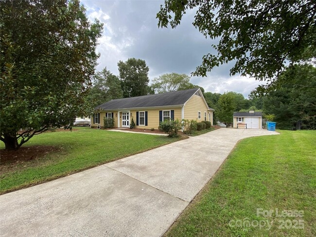 Building Photo - 1025 Thornsby Ln