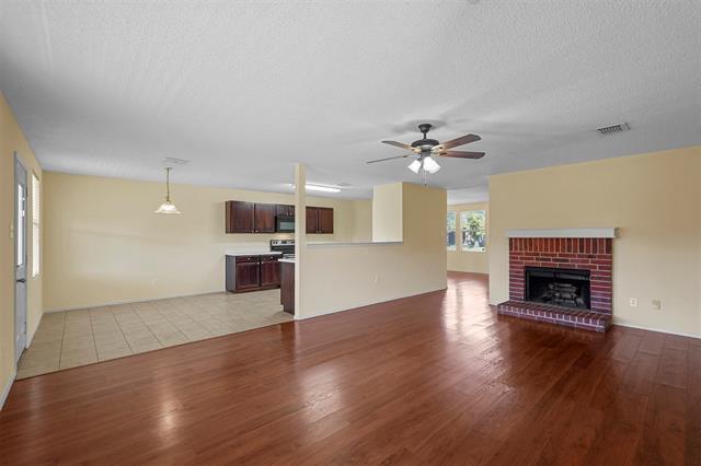Building Photo - 2926 Jamestown Dr
