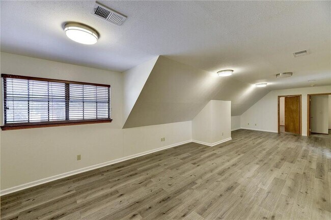 Building Photo - 610 Upson St