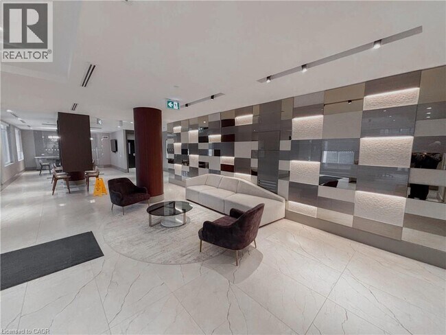 Photo du bâtiment - 85 Duke St W