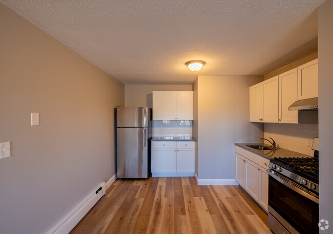 1BR, 1BA - 650SF - Kitchen - Maple Leaf Apartments