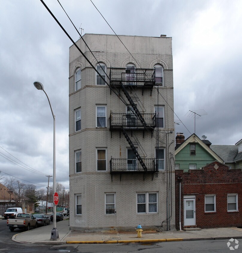 Foto del edificio - 300 Watchung Ave