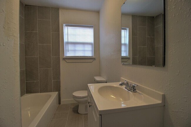 Foto del edificio - 1004 NE 19th St