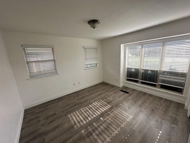 Building Photo - 5208 Mackleman Dr