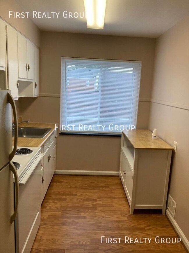 Foto del edificio - Coming Soon! 2 Bedroom, 1 Bath 2nd Floor A...