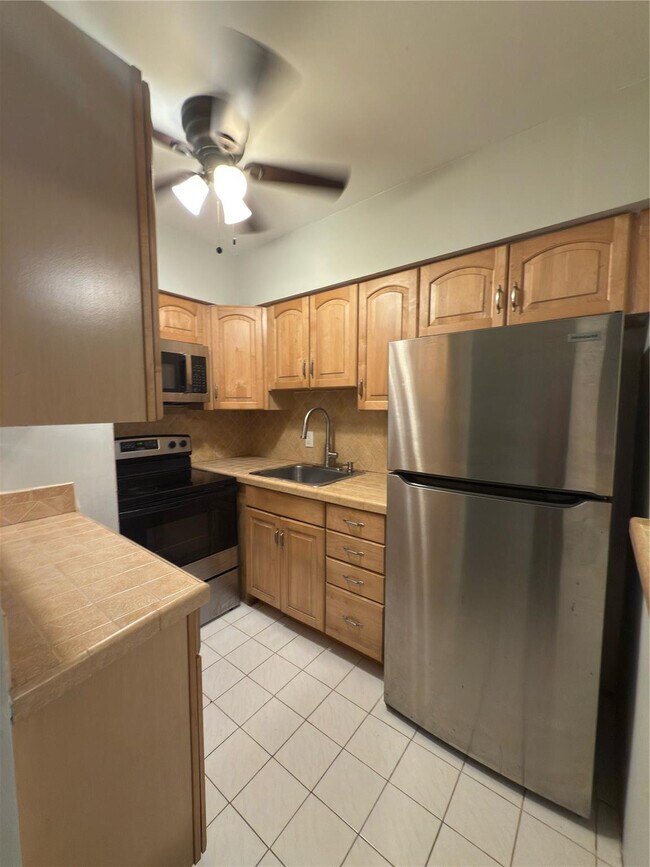 Foto del edificio - 600 Layne Blvd