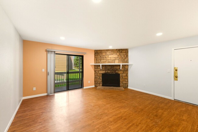 Foto del edificio - Fully Remodeled 3Bedroom, 2 Bathroom Condo...