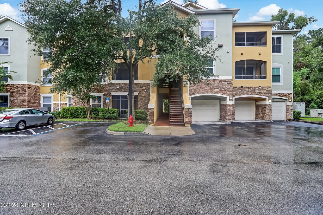 Primary Photo - 8539 Gate Pkwy W