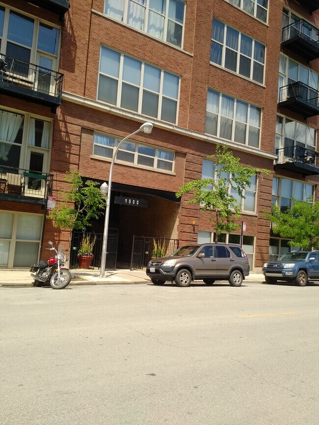 Foto del edificio - 1500 W Monroe St