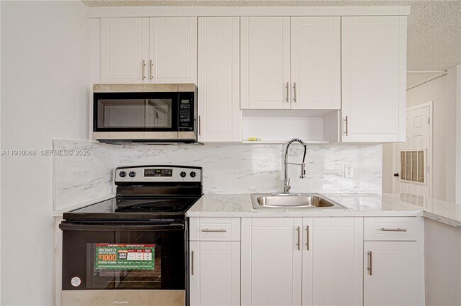 Foto del edificio - 4658 Myla Ln