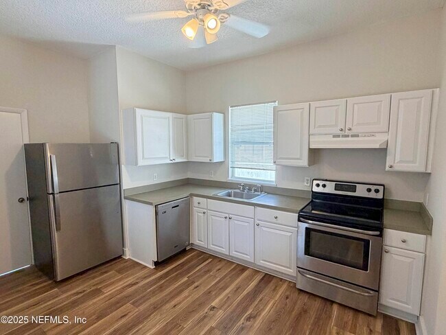 Building Photo - 15 Hope St