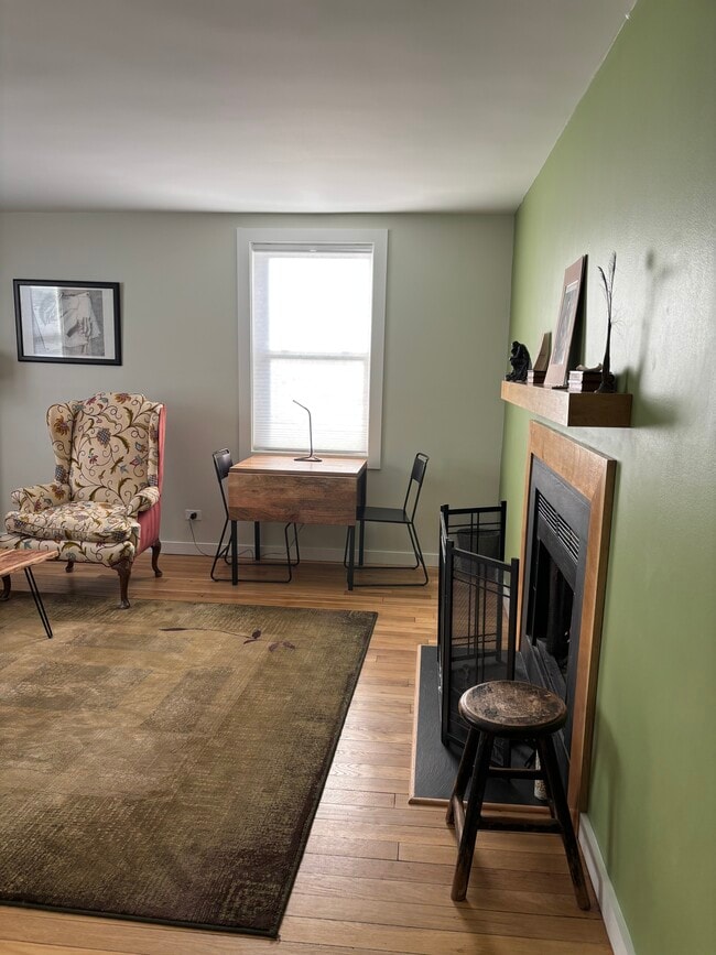 Foto del edificio - 102 N George Mason Dr